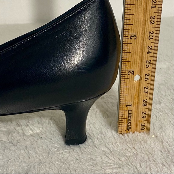 Salvatore Ferragamo Black Leather Kitten Heels Women’s Size 8.5B - Picture 9 of 12